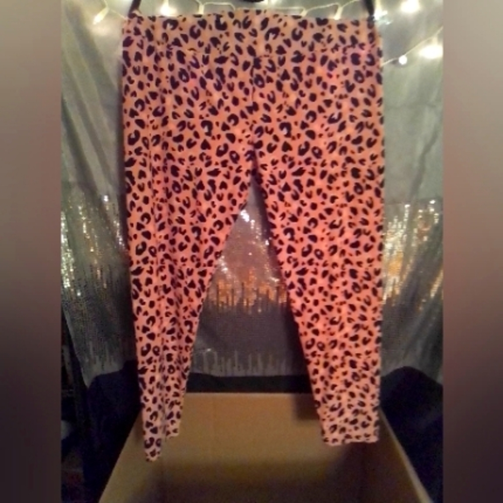 Pink Leopard Print Women's Leggings